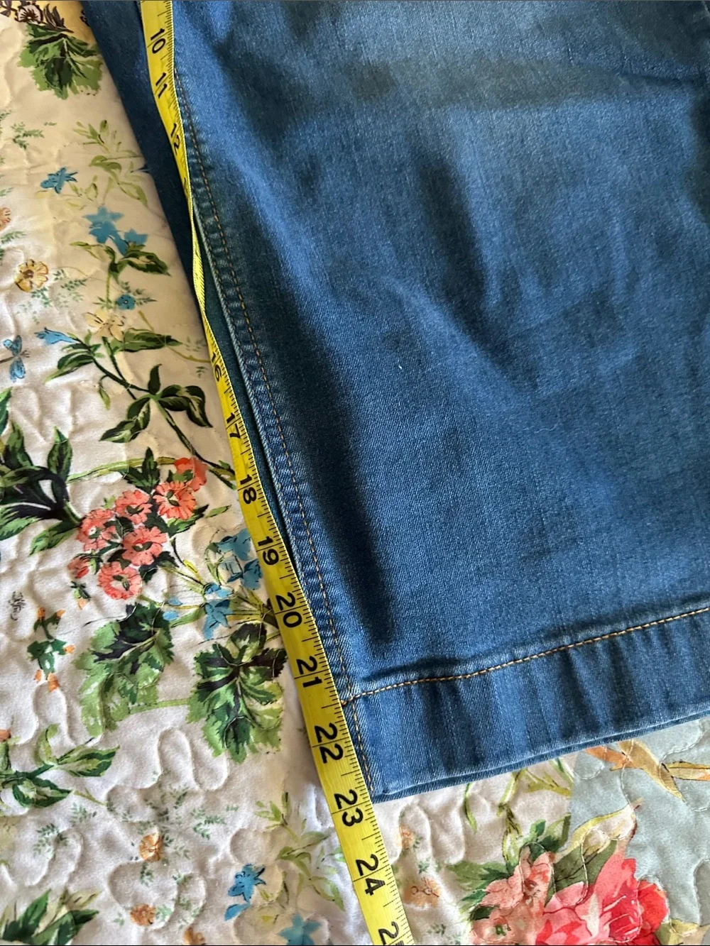 torrid High-Rise Wide-Leg Cropped Jeans in Medium Blue - Picture 6 of 8